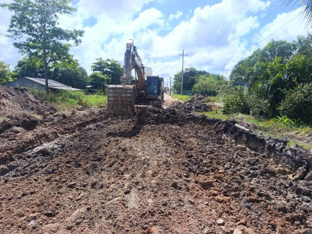 WhatsApp-Image-2025-10-27-at-6.18.55-PM-2-1024x770 Gobierno del Estado Pavimenta y da Mantenimiento de Diversas Calles en la Localidad de Aguacatal de Carmen