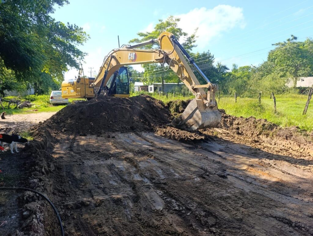 WhatsApp-Image-2025-10-27-at-6.18.55-PM-3-1024x770 Gobierno del Estado Pavimenta y da Mantenimiento de Diversas Calles en la Localidad de Aguacatal de Carmen