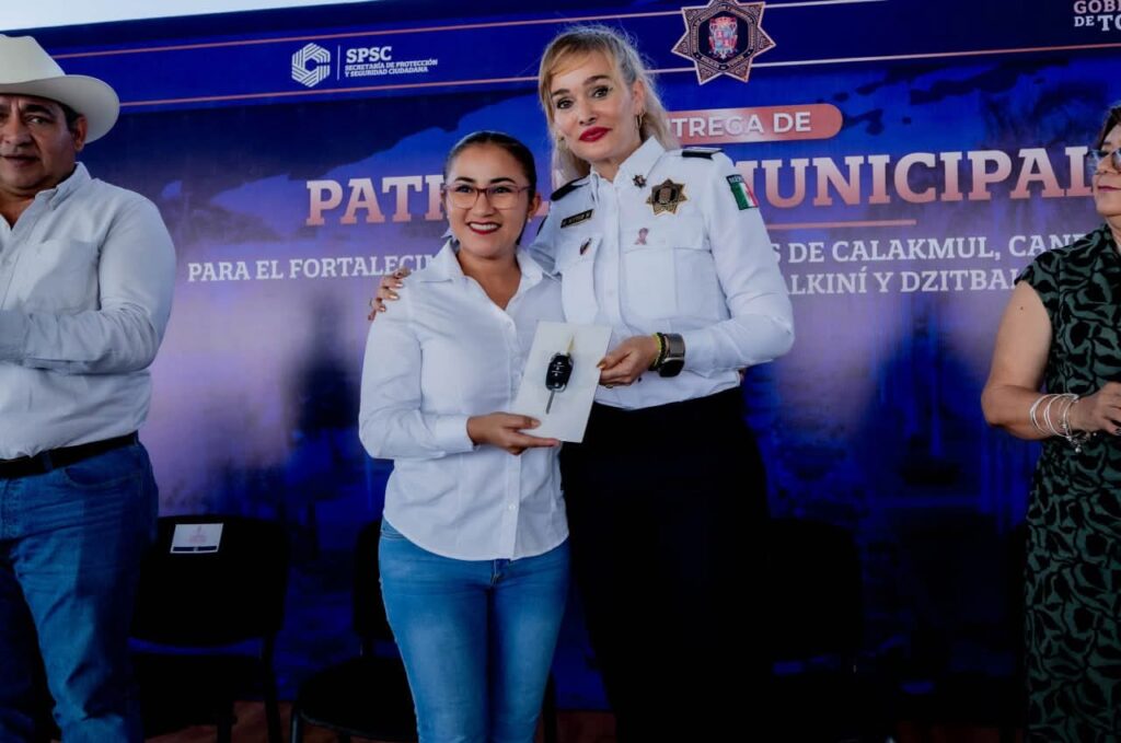 fc9b3acd-56d5-4bd1-ba15-5fe1a177c12a-1024x679 Con Inversión de Más de 14 Millones de Pesos Marcela Muñoz Entregó Patrullas a Calakmul, Calkiní, Candelaria, Dzitbalché, Hopelchén, Seybaplaya Y Tenabo