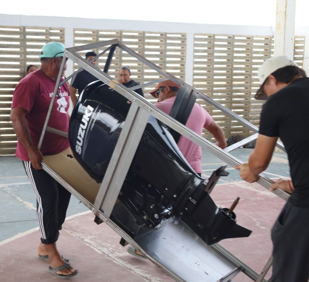 5fc24fd1-d015-425f-979c-314fde7865dd-1024x934 Entrega de Apoyos al Sector Pesquero en Isla Arena, Calkiní