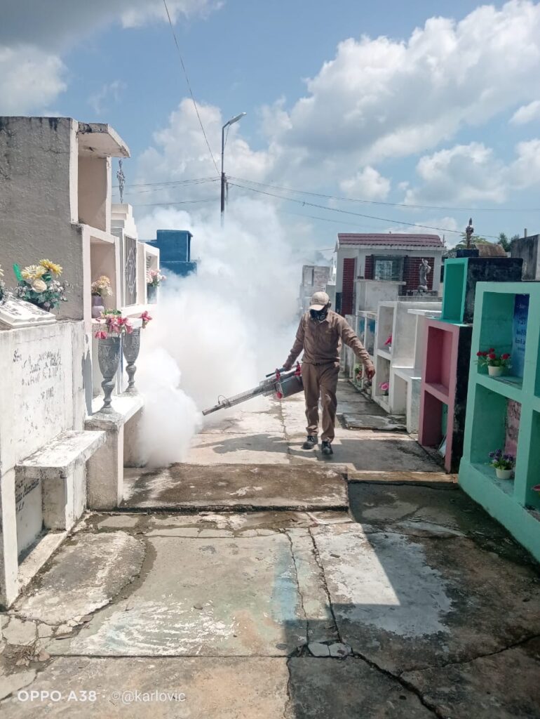 Imagen-de-WhatsApp-2025-10-31-a-las-17.53.58_58bf755d-770x1024 Protegen Salud de Paliceños con Labores de Control del Mosquitos en Panteones