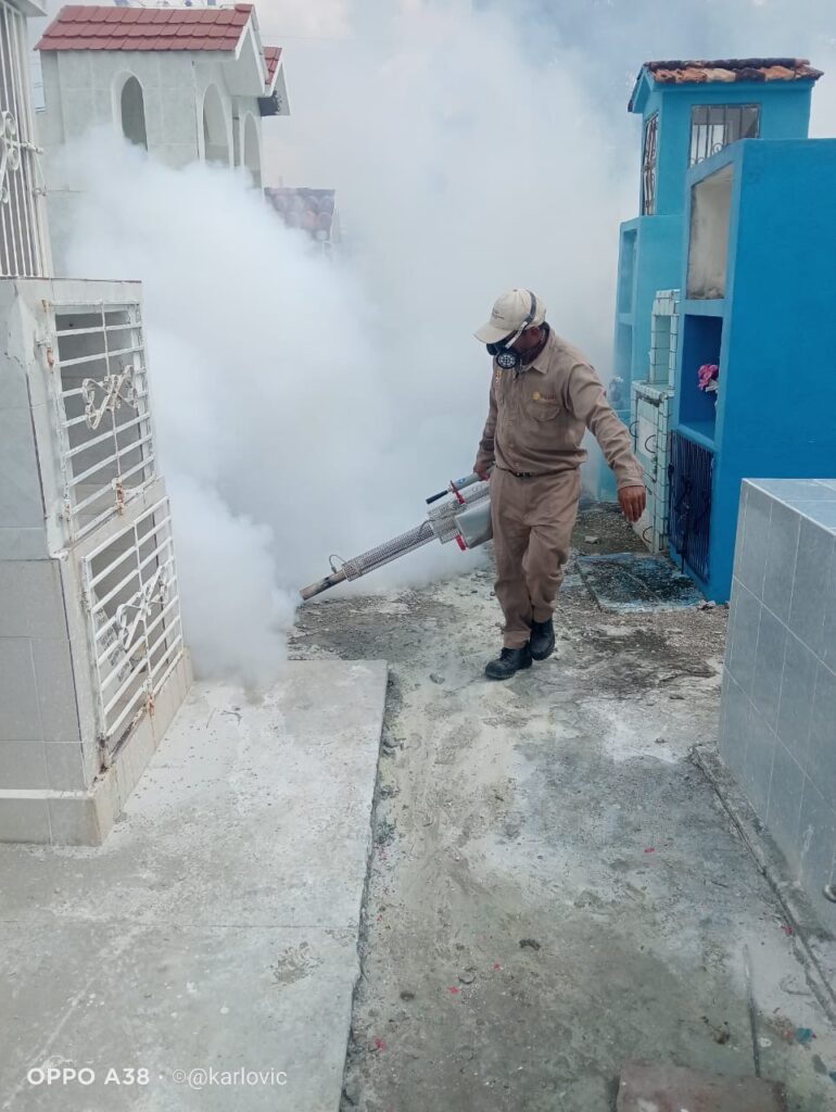 Imagen-de-WhatsApp-2025-10-31-a-las-17.53.59_de454533-770x1024 Protegen Salud de Paliceños con Labores de Control del Mosquitos en Panteones