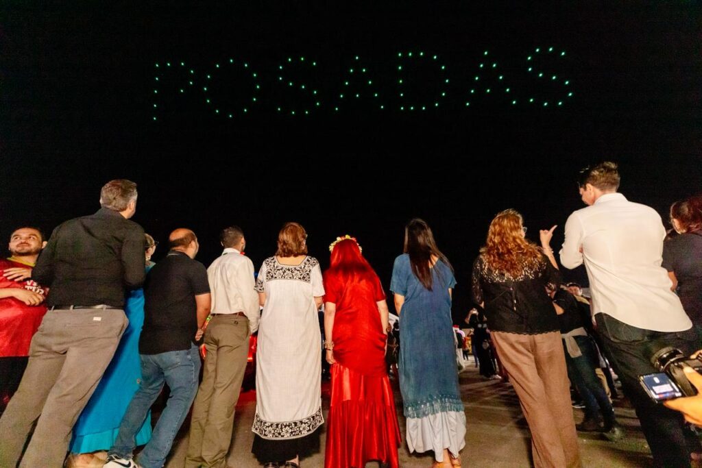 Imagen-de-WhatsApp-2025-12-17-a-las-08.15.44_b141ca83-1024x683 La Gobernadora, Layda Sansores, Aperturó la Pista de Hielo Como Parte de "Las Posadas del Jaguar" En El Foro Ah Kim Pech