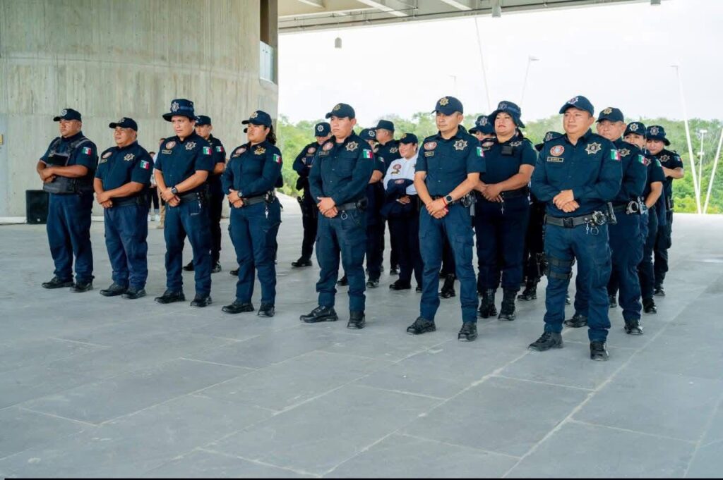 Imagen-de-WhatsApp-2025-12-26-a-las-15.40.49_28791f8d-1024x681 Marcela Muñoz Titular de la SPSC Entregó Chamarras a Elementos de la Policía Estatal