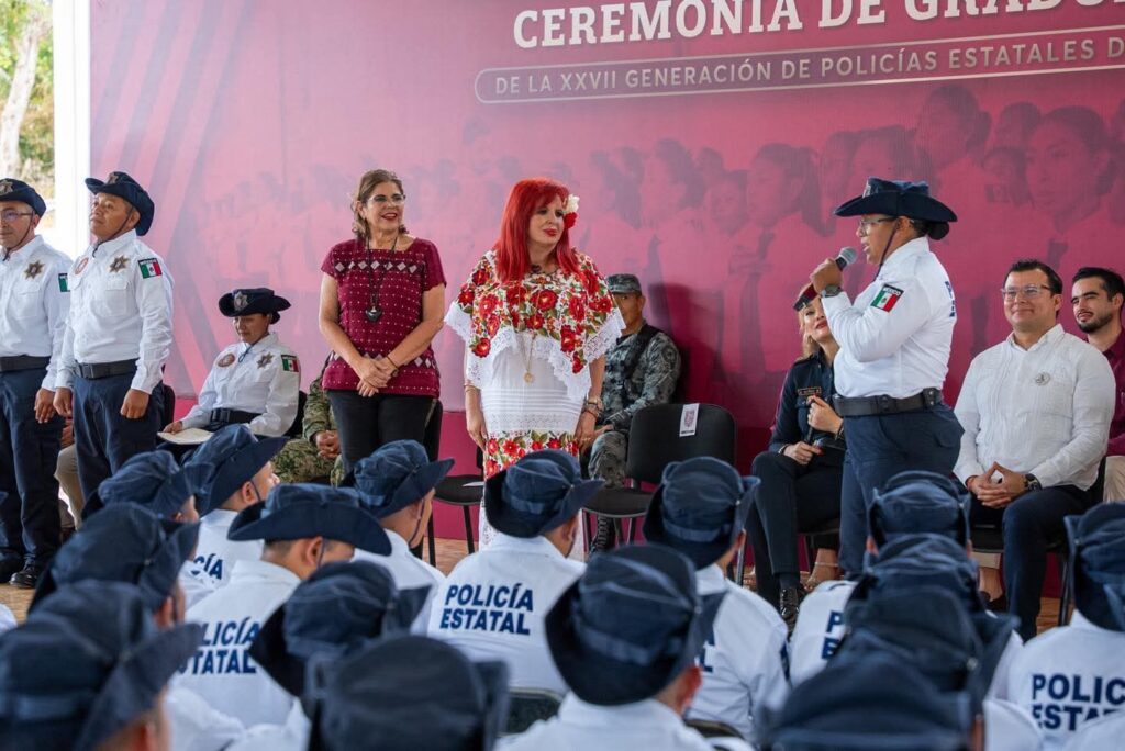WhatsApp-Image-2025-12-04-at-8.23.01-PM-2-1024x684 Layda Sansores Y Marcela Muñoz Celebraron la Graduación de la XXVII Generación de Policías Estatales