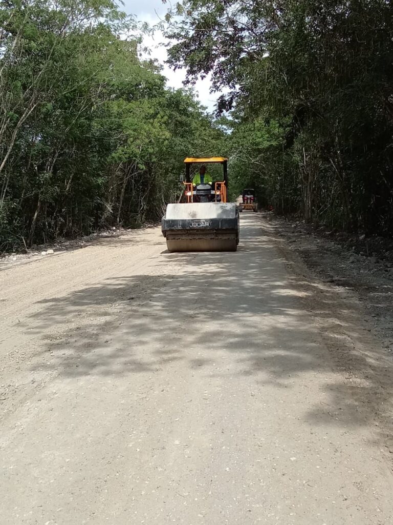 WhatsApp-Image-2025-12-17-at-11.21.56-AM-2-768x1024 GOBIERNO DE CAMPECHE DA MANTENIMIENTO DE LA CARRETERA DZILBALCHÉN-XPUJIL (TRAMOS AISLADOS) MUNICIPIOS HOPELCHÉN Y CALAKMUL (TRAMOS XMABÉN-NUEVA VIDA) LOCALIDAD NUEVA VIDA