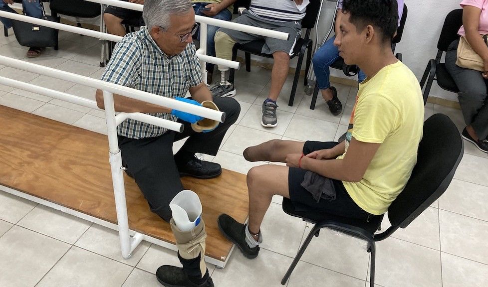 WhatsApp-Image-2025-12-23-at-11.26.05-AM-5 Fortalecen Autonomía Y Calidad de Vida con Entrega de Prótesis