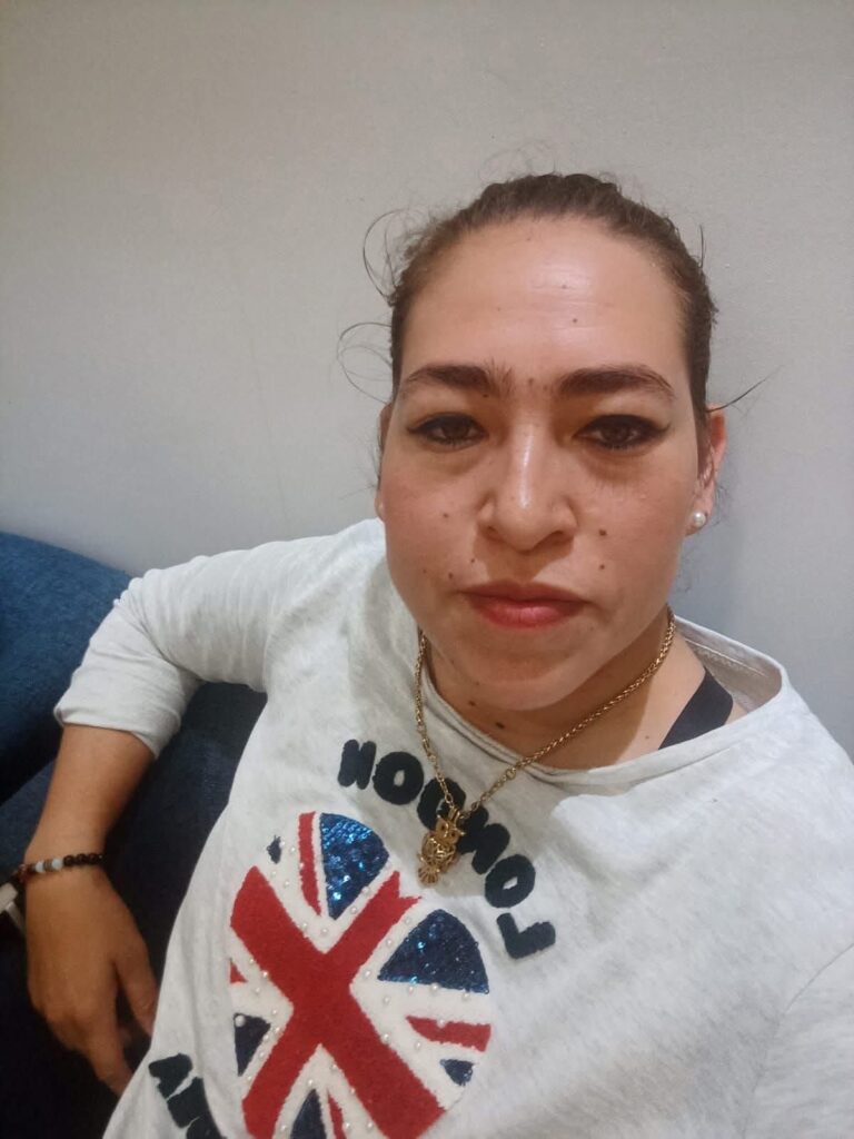 WhatsApp-Image-2026-01-02-at-6.32.18-PM-768x1024 Mujer es atacada a balazos a las afueras de una tienda de conveniencia en la Av. Satélite de Ciudad del Carmen