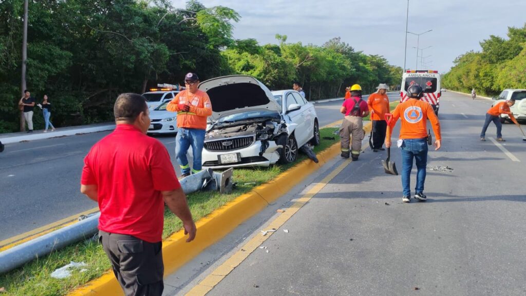 WhatsApp-Image-2026-01-11-at-2.41.59-PM-1-1024x576 Destroza su Cadillac Contra Poste en la Costera