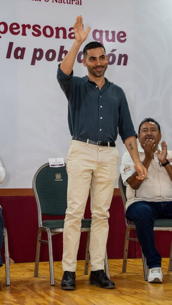 WhatsApp-Image-2026-01-12-at-4.15.12-PM-3-576x1024 Layda Sansores Presidió Entrega de Reconocimientos a 160 Servidores de la Nación