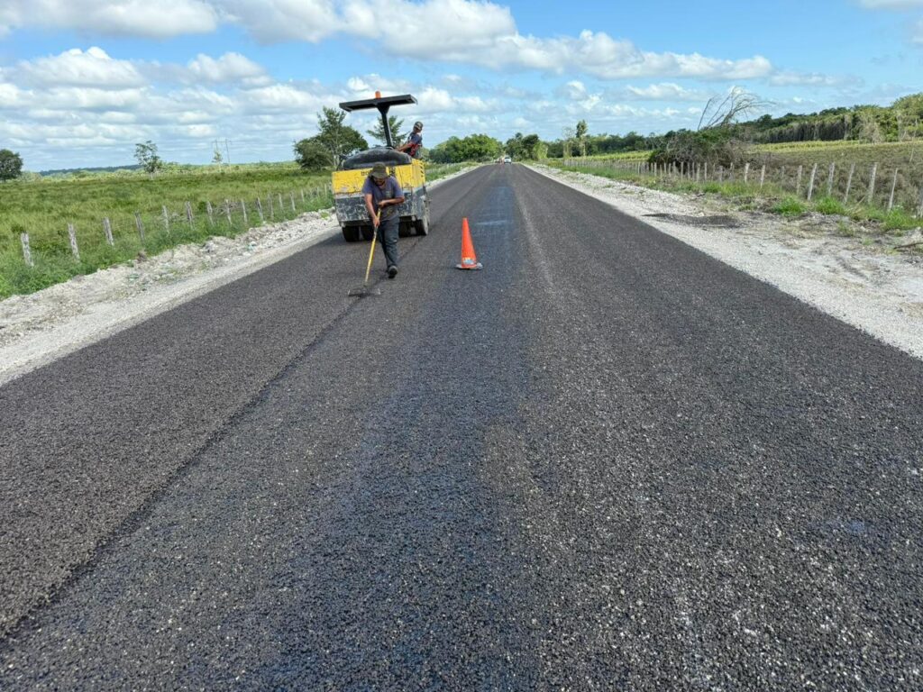 WhatsApp-Image-2026-01-14-at-10.21.53-AM-2-1024x768 Gobierno del Estado Concluyó Mantenimiento de la Carretera Haro-Don Samuel, Escárcega