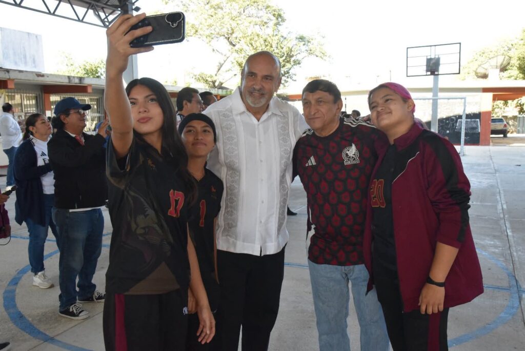 WhatsApp-Image-2026-02-28-at-4.20.24-PM-3-1024x684 ¡Víctor Sarmiento Arrancó el Torneo de Fútbol Escolar “MUNDIALITO 2026”!